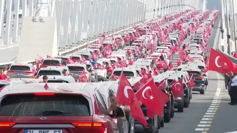 Yavuz Sultan Selim'de Togg konvoyu