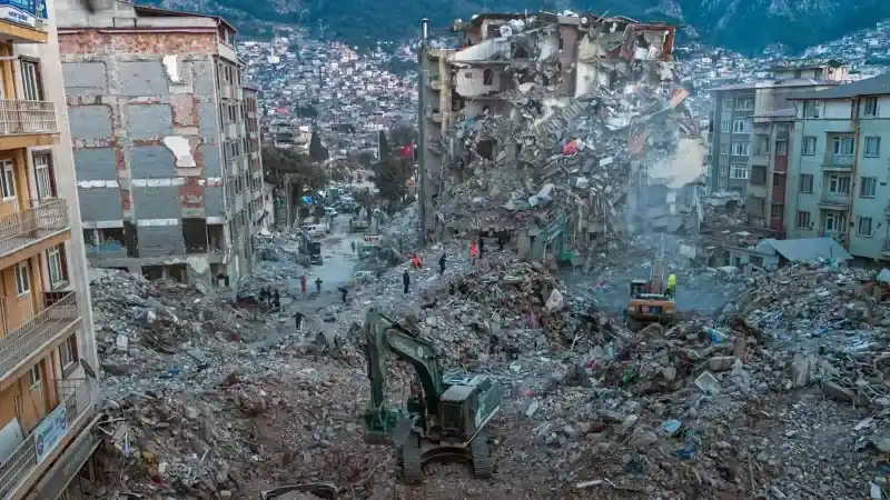 Sarı 04:17'de tüm vatandaşları davet etti