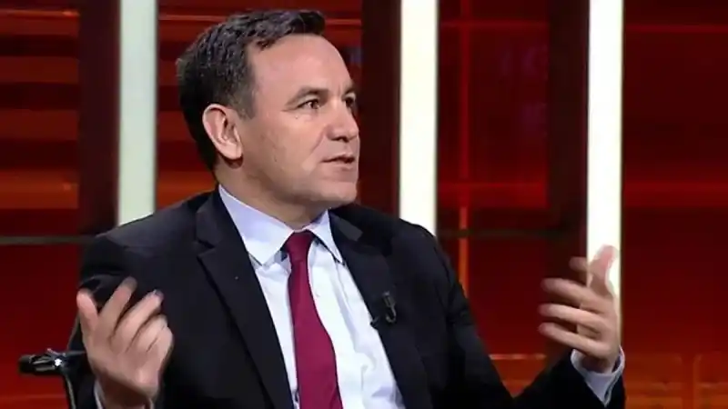 Mustafa Sandal'dan bomba paylaşım. 'Erzincan’ın yiğit evladı Binali yıldırım toprağı avuçlar'