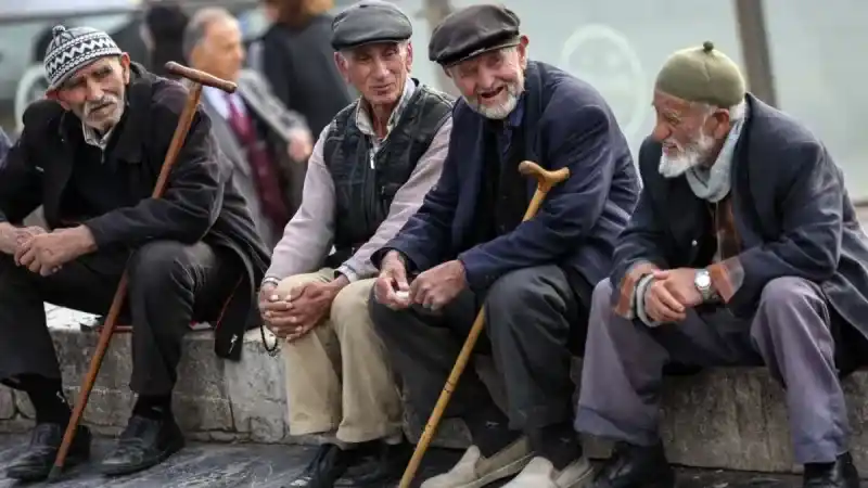 CHP’nin araştırma önergesine AKP’den ret: AKP hem emekliliği hem de emekli olduktan sonra yaşamayı zorlaştırdı