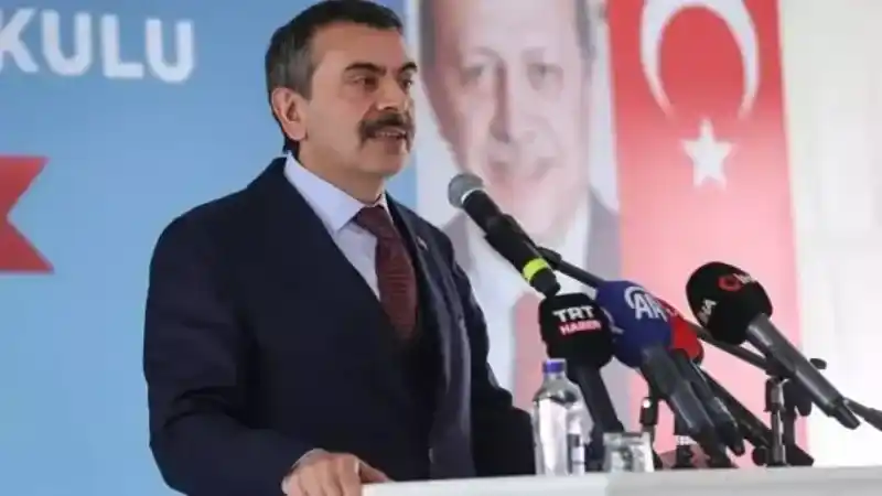 Sınıf tekrarı ve devamsızlıkta öğrenciye af mı geliyor? Bakan Tekin son noktayı koydu