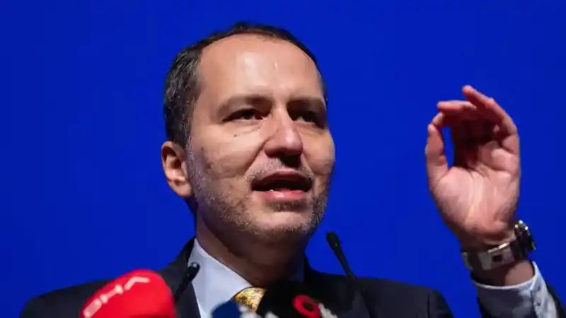 "Yeniden Refah seçimden önce adaylarını çekecek" iddiasına Erbakan'dan yanıt