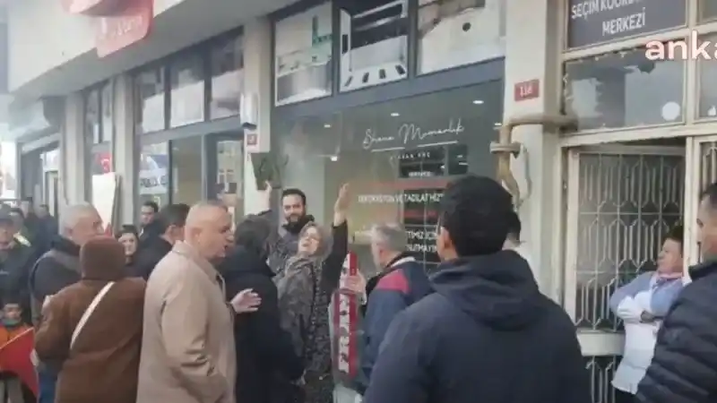 İmamoğlu elinde Kur'anla mitingi basan vatandaşa böyle yanıt verdi. 'Kur'anla siyaset yapanı Allah islah etsin'