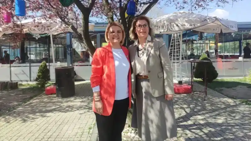 CHP'li Vekil Hürriyet’e destek için İzmit'e geldi