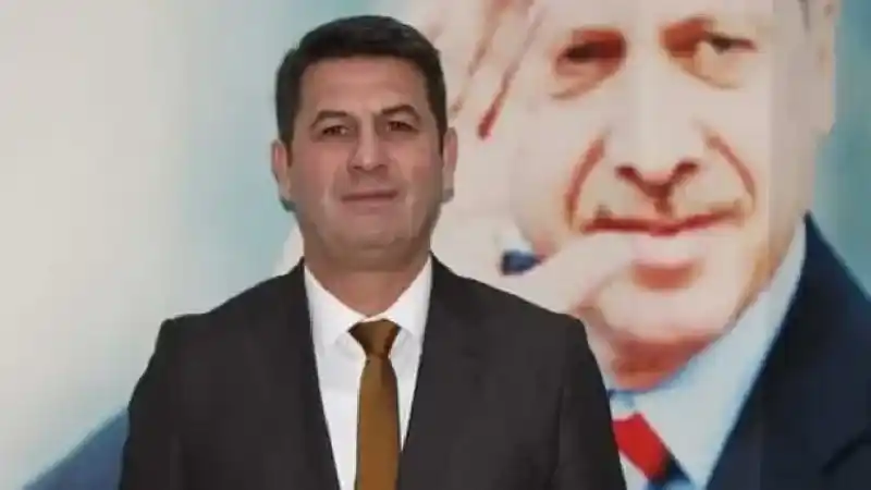 AKP'de istifa dayağı. İstifayı kızı etti dayağı babası yedi