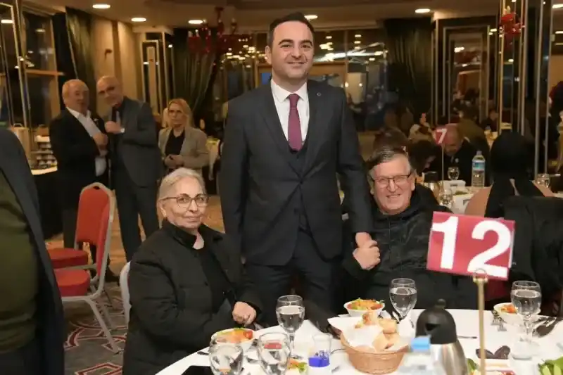 Özlü şehit ailelerini es geçmedi, iftarda buluştu "Vatan size minnettar"