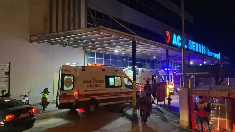 TEM’de polis aracı bariyere çarptı: 2 polis yaralı