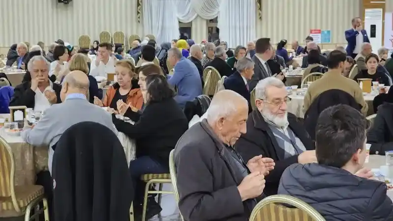 Sezer şehit aileleri ve gazilere iftar verdi