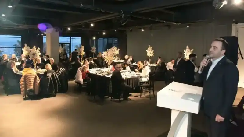 Yetim çocuklarla iftar yaptı