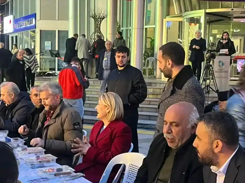 Tıklım tıklım iftar programında meclis çoğunluğunu istedi