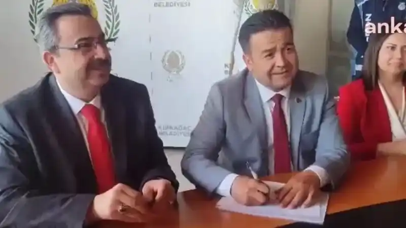 AKP'li başkan sonuçlar kesinleşmeden görevi CHP'li başkana devretti