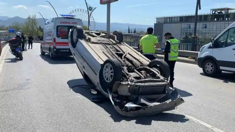 İzmit'te cipe arkadan çarpan otomobil takla attı: 1 yaralı