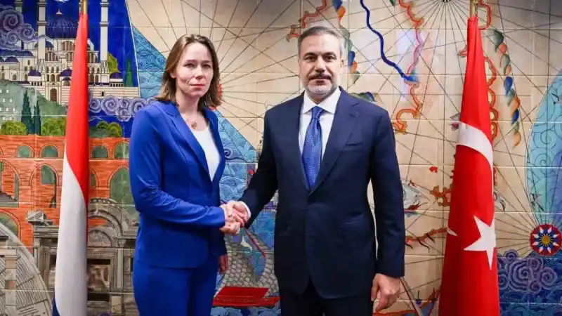 Bakan Fidan, Hollandalı mevkidaşı Slot ile görüştü