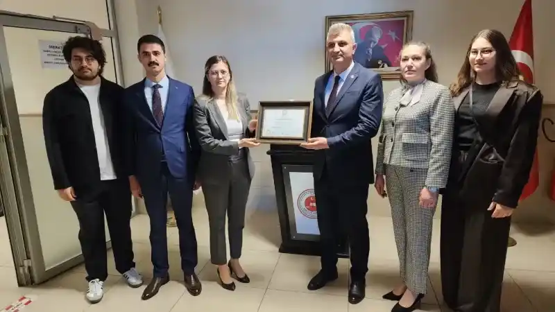 Sezer Meclis üyeleri ile birlikte mazbatasını aldı