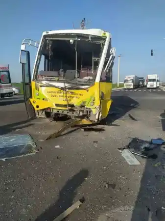 Tır ile halk otobüsü çarpıştı: Çok sayıda yaralı!