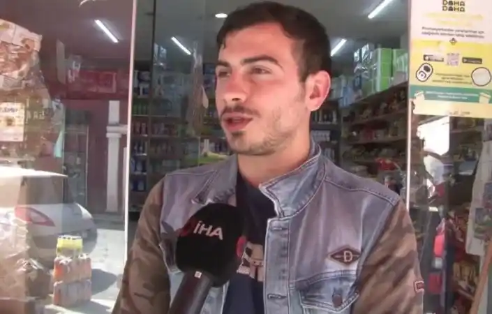 Caddeye uçan balonun peşinden koşan oğlunu ezilmekten son anda kurtardı