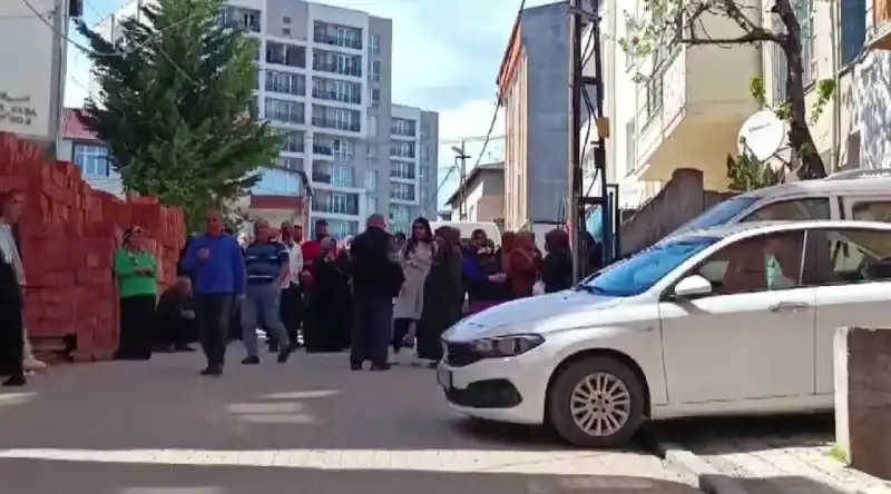 Aile dehşeti: Annesini ve abisini öldürdü, babası ve kız kardeşini yaraladı