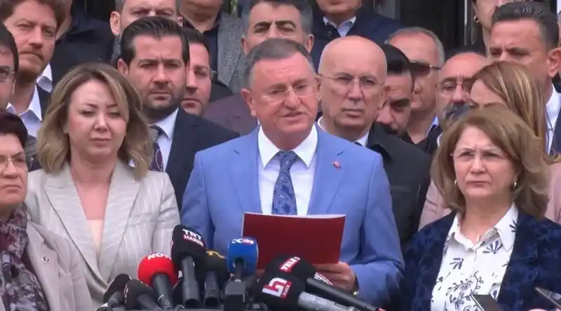 Lütfü Savaş: “Ölü seçmenin oy kullanıp kullanmadığı sandıklar açılınca belli olacak”