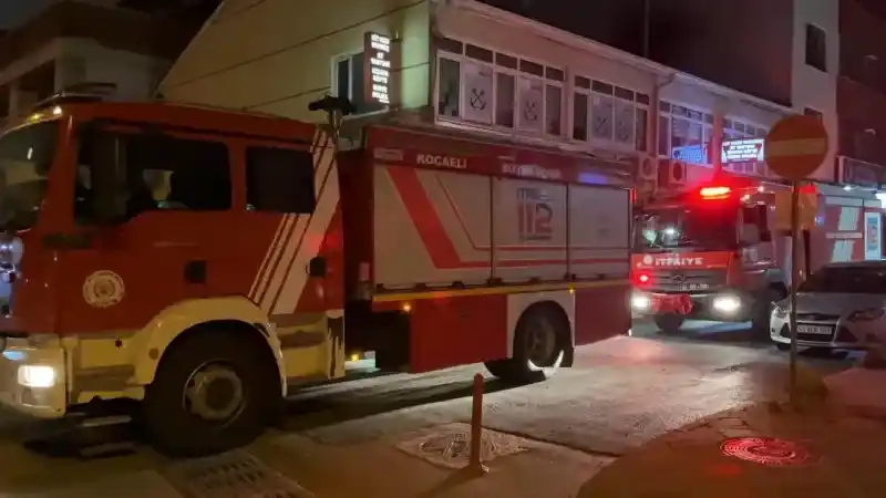 İş merkezindeki metruk daire alevlere teslim oldu