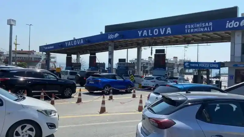 Eskihisar'da kilometrelerce kuyruk: Sürücüler kontak kapattı