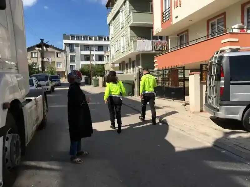 Otomobil 7 yaşındaki çocuğa çarpıp kaçtı