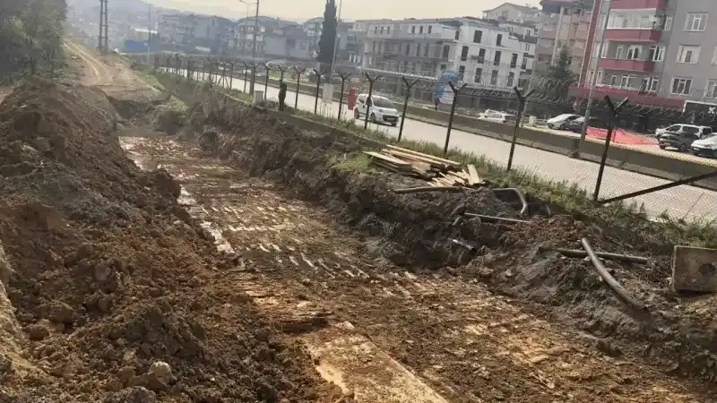 Yayaların güvenliği üstgeçit yapılıyor