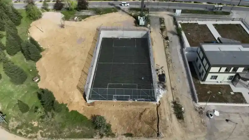 O mahalledeki gençler futbol sahasına kavuşuyor