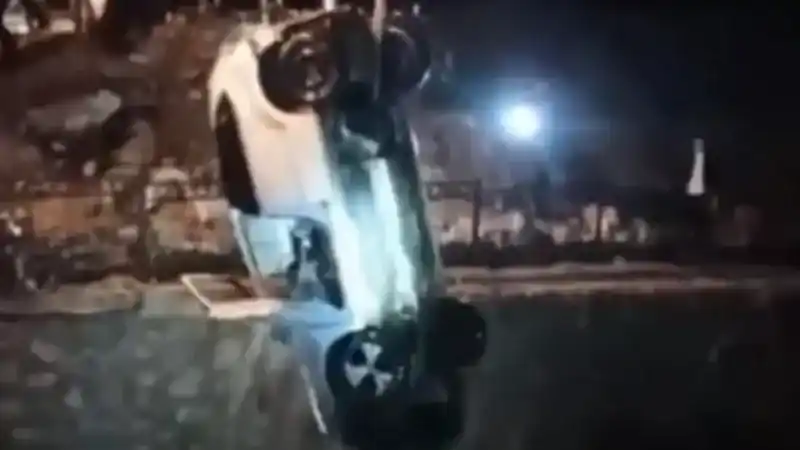Kontrolden çıkan otomobil dereye uçtu: 4 ölü