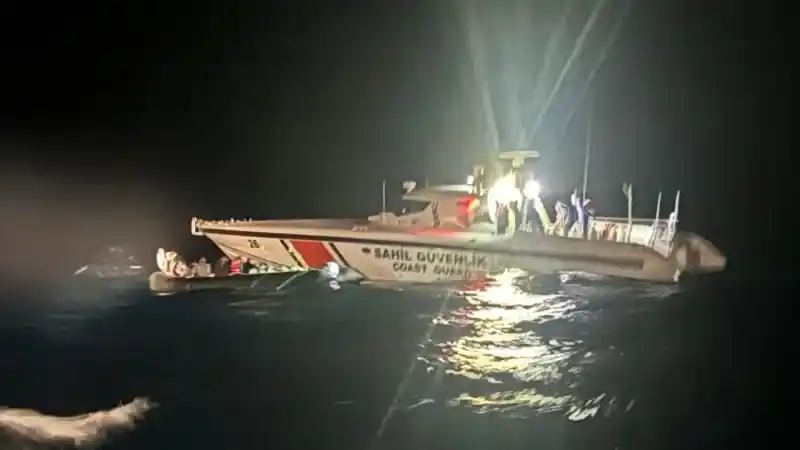 43 düzensiz göçmen yakalandı, 1’i Türk çıktı