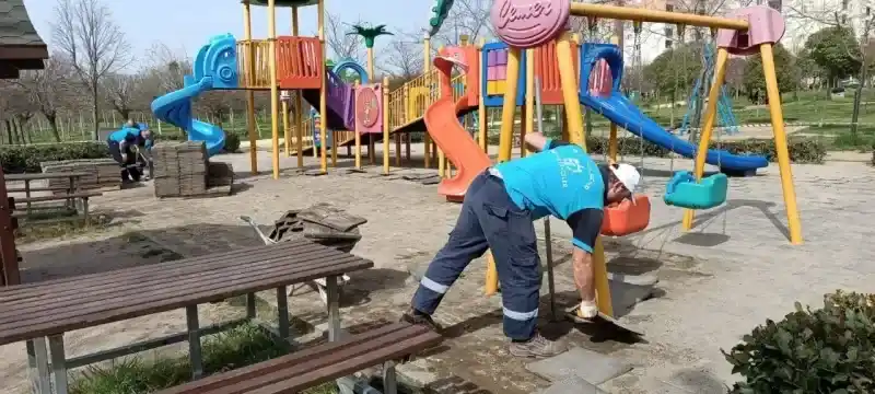 Çocuklar parkta artık daha güvenli oynayacak