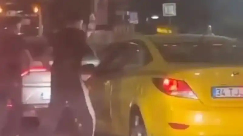 Taksiciye sopa ile saldırdılar, o anlar saniye saniye kaydedildi
