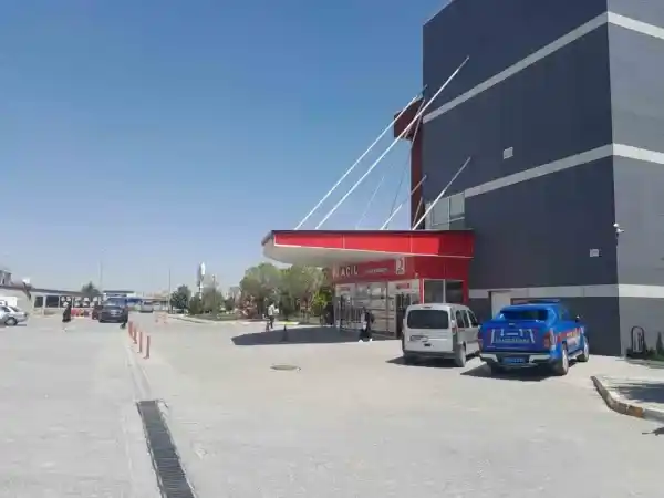 Tarla ilaçlarken zehirlendi