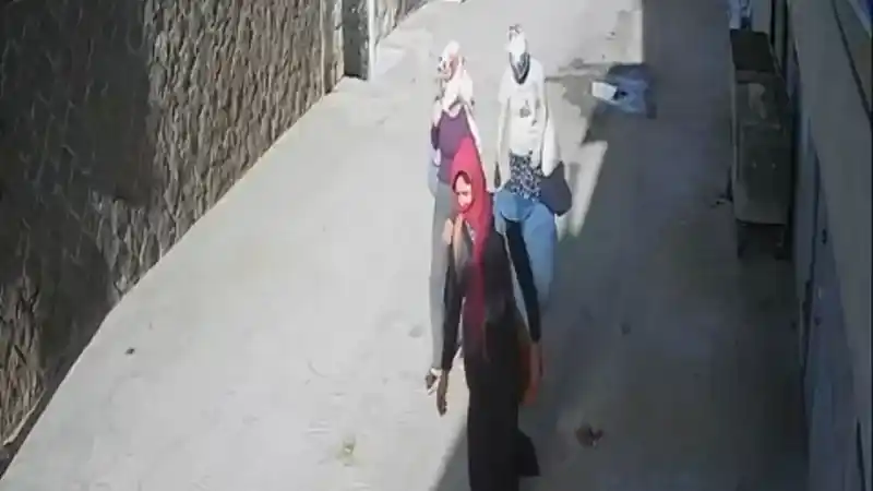 Bohçacı kılığında içeri giren kadınlar çok sayıda ziynet ve para çaldı
