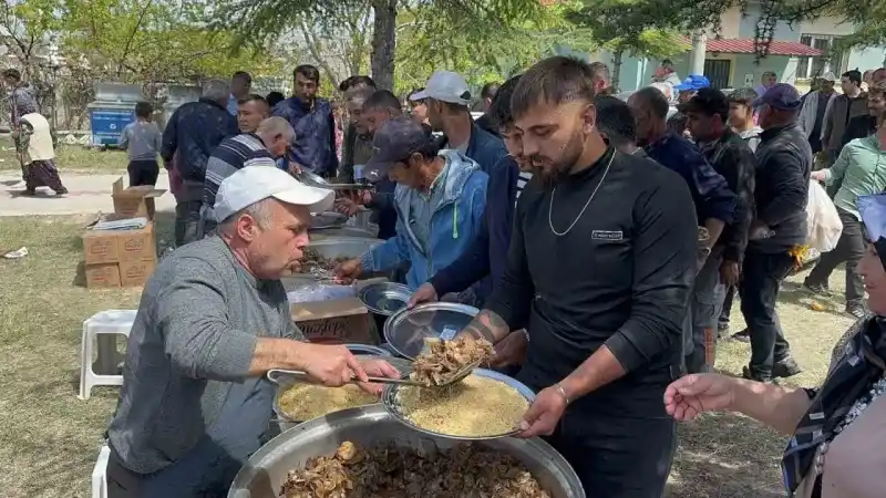 Yağmur duasına çıkıp 4 bin kişilik hayır yaptılar