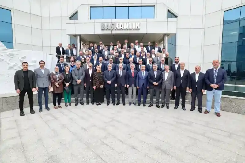 AKP, tam kadro Büyükakın’a hayırlı olsuna gitti