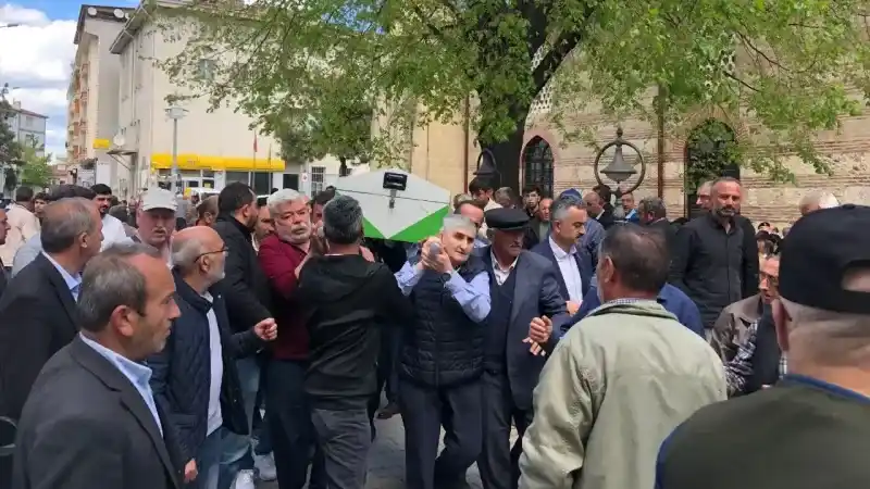 Şehit babası oğlunun şehadet gününde vefat etti