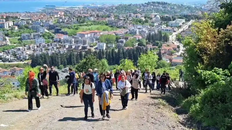 Kocaeli'deki doğa severler Gölcük'te buluştu
