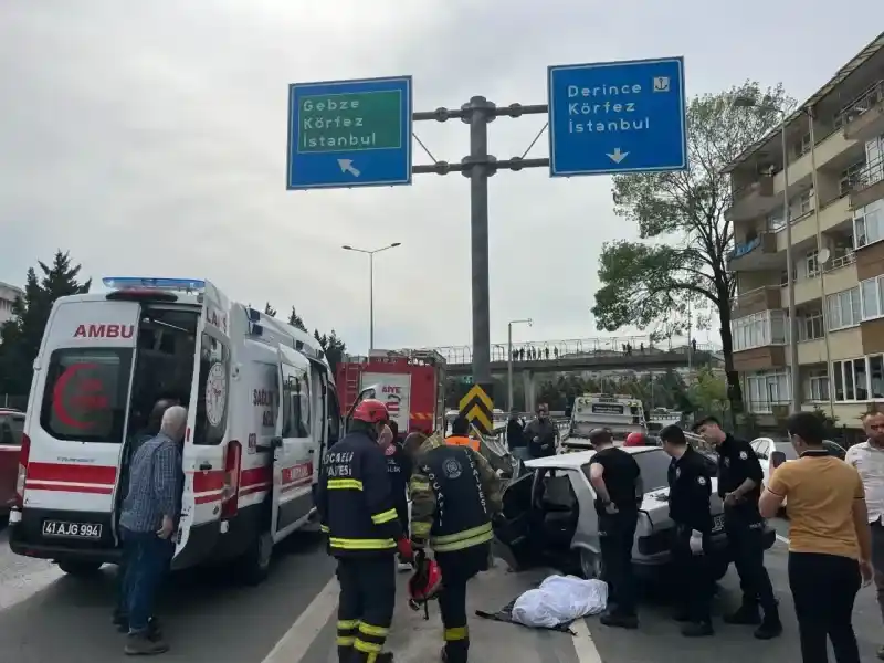 Otomobiliyle bariyerlere çarpan sürücü olay yerinde can verdi