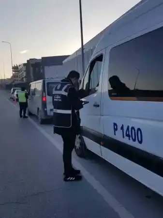 Korsanlar yandı: Servis araçlarına denetim!