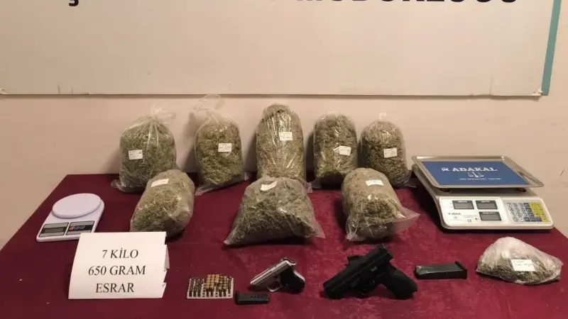 7 kilo esrar ele geçirildi: 3 gözaltı