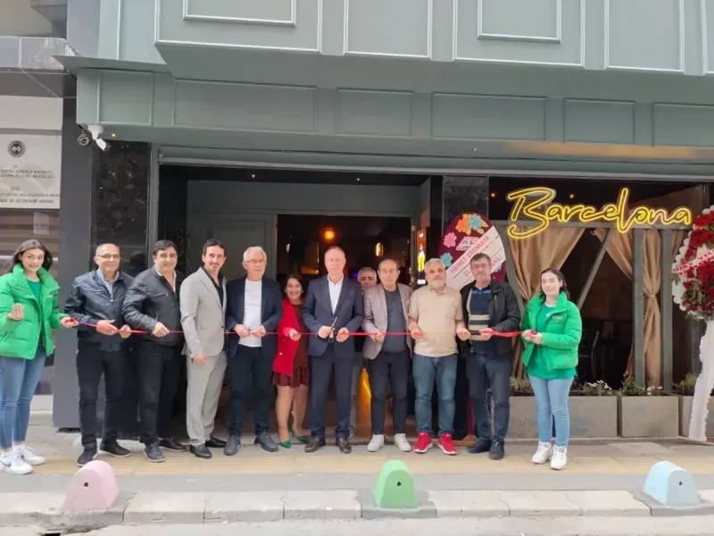 İzmitliler bu mekana bayılacak! Barcelona Bar, farklı bir konseptle geri döndü