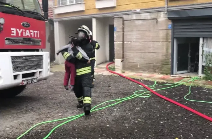 Kahreden yangın: 3 yaşındaki bebek öldü, ağabeyi ağır yaralandı