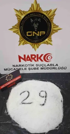 Mide ve bağırsaklarındaki 65 paket uyuşturucuyla yakayı ele verdi