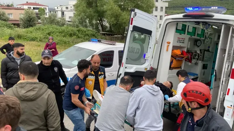 Otomobil 10 metrelik istinat duvarından uçtu: 5 ağır yaralı