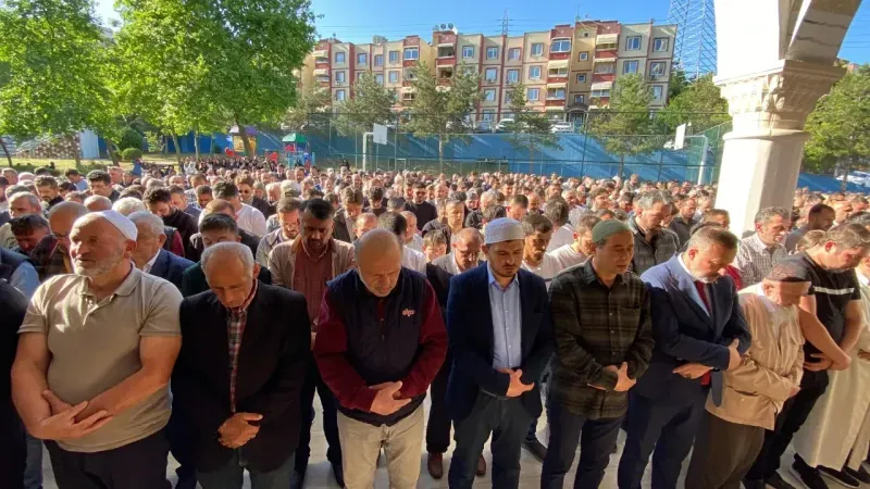 Pres makinesine sıkışarak hayatını kaybeden fabrika sahibi defnedildi