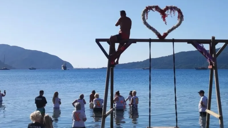 Ölen turistin küllerini, Türkiye'de denize döktüler! Halk tedirgin
