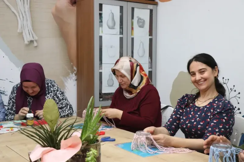 Kocaeli'de bu kurslara ailecek katılabiliyorsunuz: Atık malzemeler bakın nelere dönüştü!
