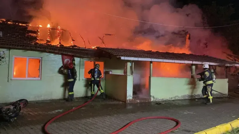 Annesi içerideyken evi ateş vermişti, tutuklandı