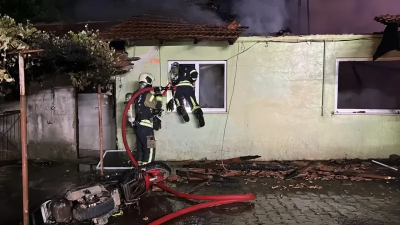 Annesi içerideyken evi ateş vermişti, tutuklandı