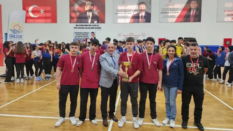 Dereceye giren öğrencilere ödül verildi